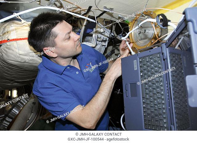 Russian cosmonaut Oleg Kononenko, Expedition 30 flight engineer, works with the KPT-21 PK-3+ Plasma Crystal-3+ (Plazmennyi-Kristall-3 plus) Telescience payload...