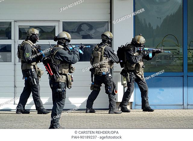 Police officers taking part in an exercise scenario in Kiel, Germany, 27 April 2017. In the Kiel area, about 1, 500 policemen
