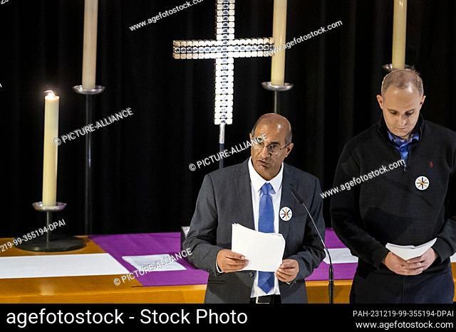 19 December 2023, Berlin: Yaron Tsabari, a relative from Israel, speaks at a memorial service in the Kaiser Wilhelm Memorial Church for the victims of the...