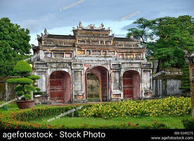 Phung Tien Gate, Purple Forbidden City, Imperial City, Hue, Vietnam, Asia