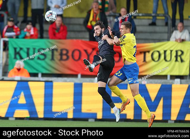 Oostende's Fraser Hornby and Westerlo's Rubin Seigers fight for the ball during a soccer match between KVC Westerlo and KV Oostende