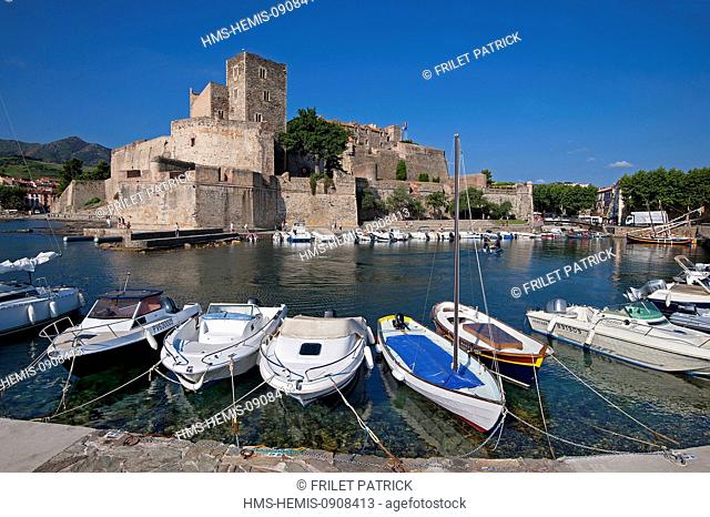 France, Pyrenees Orientales, Cote vermeille, Collioure, the harbour and the Royal Castle built by the kings of Mallorca
