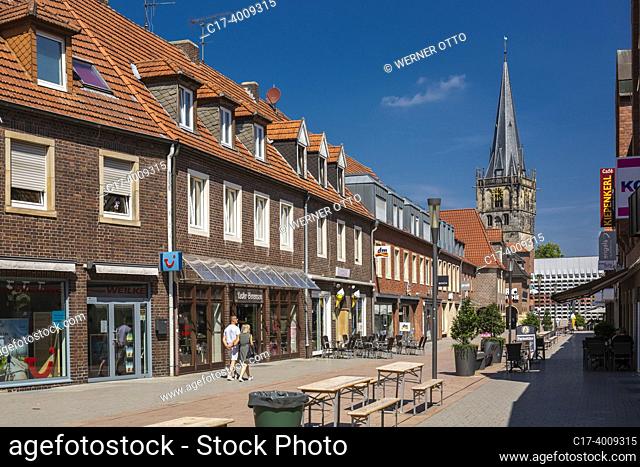Ahaus, Germany, Ahaus, Westmuensterland, Muensterland, Westphalia, North Rhine-Westphalia, NRW, residential buildings and business houses in the pedestrian zone...