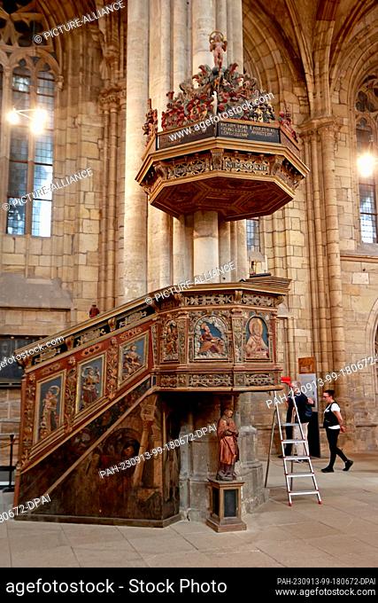 13 September 2023, Saxony-Anhalt, Halberstadt: View of the pulpit in Halberstadt Cathedral. A pulpit relief was long considered lost and has now been reinstated