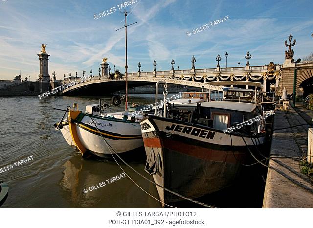 France, ile de france, paris 7e-16e arrondissement, pont alexandre III, seine, peniche, port, quai, Photo Gilles Targat