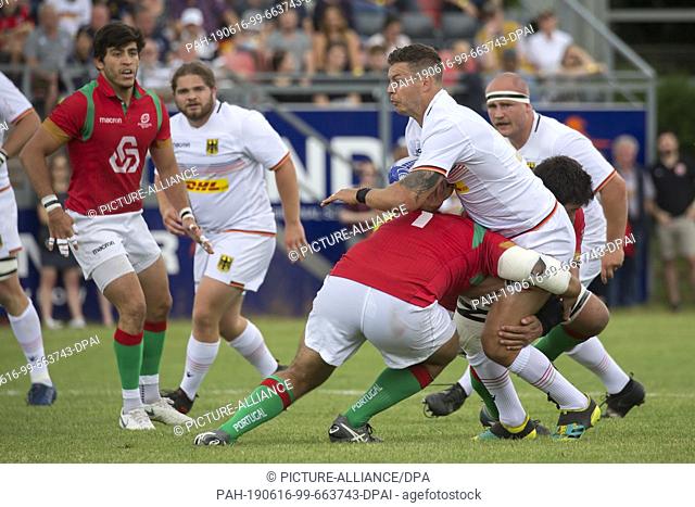 15 June 2019, Hessen, Frankfurt/Main: Rugby: EM, Relegation, Germany - Portugal. ..Raynor Parkinson (Germany, 10) is stopped rudely by Joao Vasco Corte-Real...