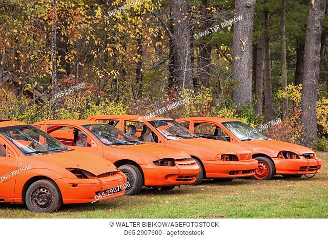 USA, New York, Adirondack Mountains, Clintonville, orange cars