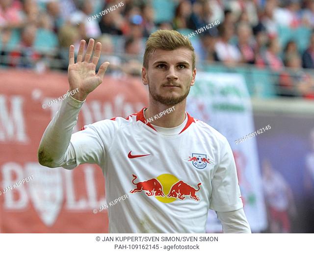 Timo WERNER (L), gesture towards spectator, Soccer 1. Bundesliga, 3. matchday, RB Leipzig (L) - Hanover 96 (H) 3: 2, on 15.09