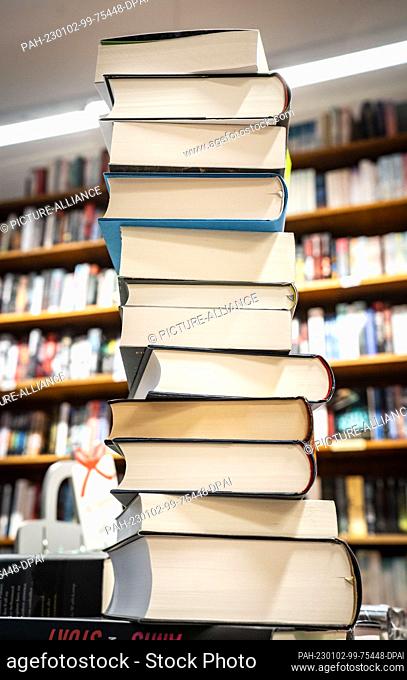 PRODUCTION - 29 December 2022, Hessen, Frankfurt/Main: A stack of newly published books lies on a sales table in a bookstore in the Bornheim district