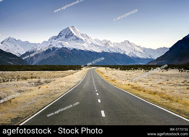 Road to Mount Cook, Aoraki, Mount Cook National Park, Southern Alps, Twizel, Canterbury, New Zealand, Oceania