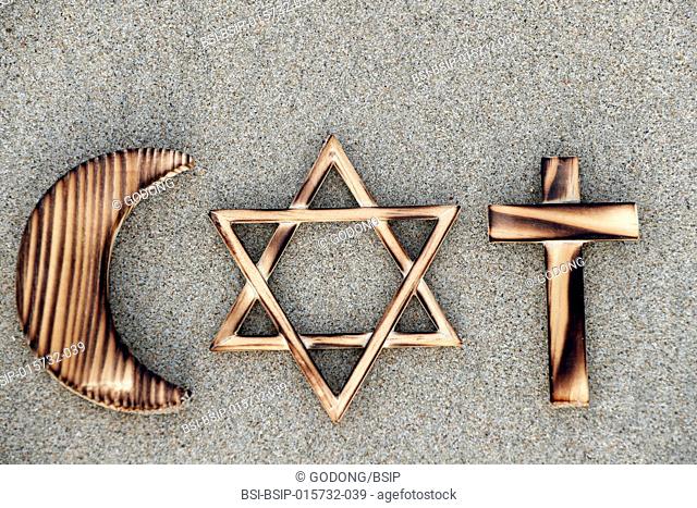 Symboles interreligieux. Christianity, Islam, Judaism 3 monotheistic religions. Jewish Star, Cross and Crescent : Interreligious symbols