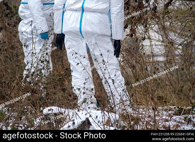 08 December 2023, Mecklenburg-Western Pomerania, Pasewalk: The site was cordoned off. Forensics are being carried out by the criminal investigation department