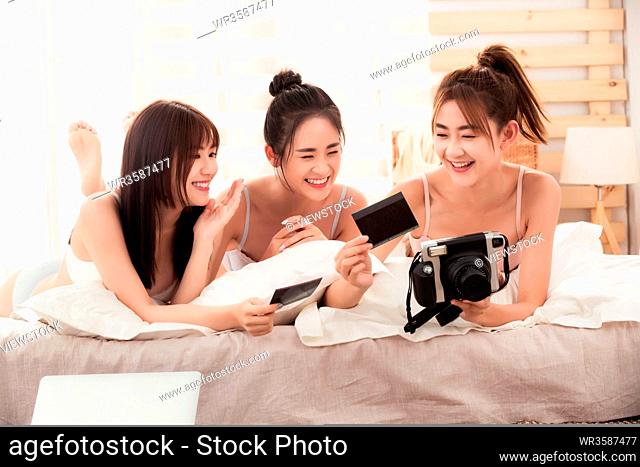 Girlfriends was lying in bed photos to enjoy together