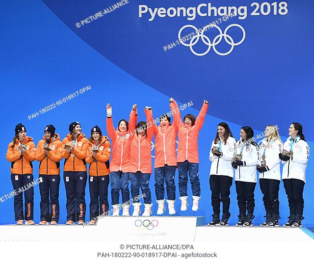 22 February 2018, South Korea, Gangneung, Winter Olympics, women's speed skating team pursuit event, award ceremony, Medal Plaza: The team of the Netherlands...