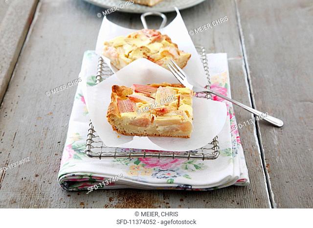 Rhubarb cake with sour cream