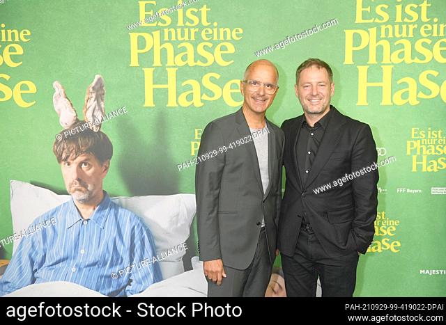 29 September 2021, Bavaria, Munich: Leading actor Christoph Maria Herbst (l) and director Florian Gallenberger show off at the premiere of the comedy ""Es ist...