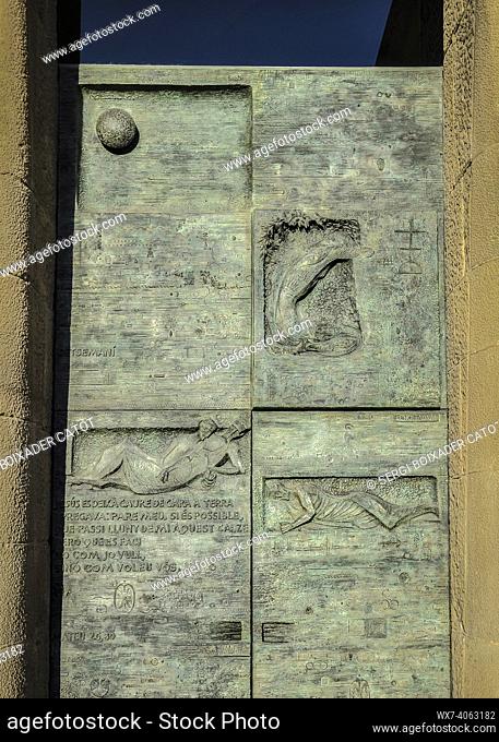ENG:: Bronze doors sculpted by Josep Maria Subirachs on the Passion Facade of the Basilica of the Sagrada Familia (Barcelona, Catalonia, Spain)
