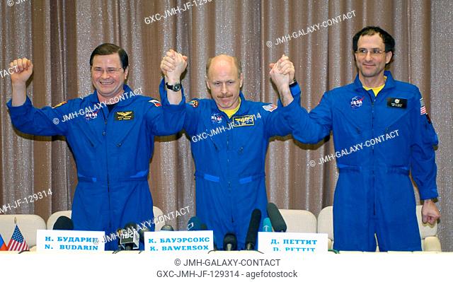 The Expedition Six crewmembers pose for photos at a press conference at the Gagarin Cosmonaut Training Center in Star City, Russia