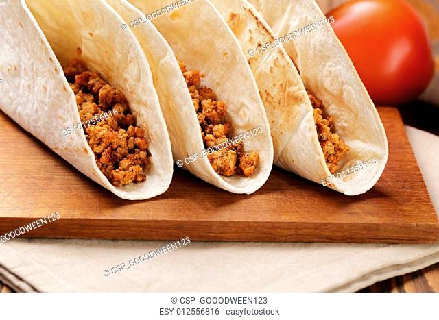 tacos with beef and chilli