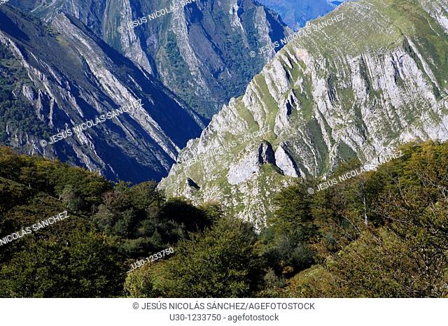 Los Beyos narrow mountain pass, in Cornion massif, in the Picos de Europa National Park, Sajambre Valley, Leon, Castilla y Leon  Spain