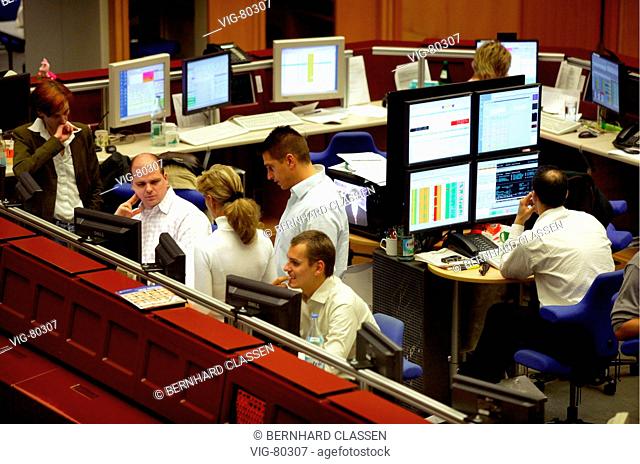 Trading floor of the Frankfurt stock exchange. - FRANKFURT, GERMANY, 11/01/2005