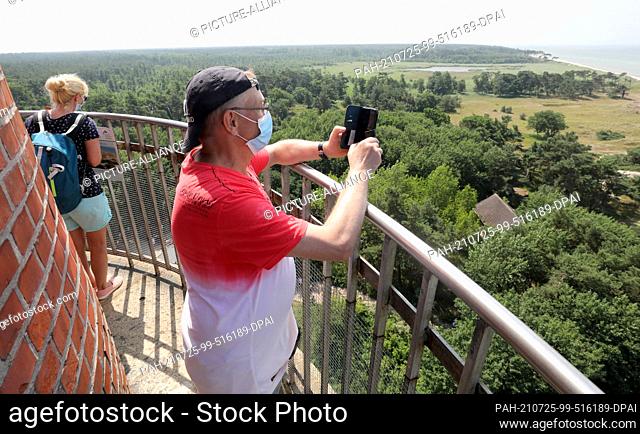 13 July 2021, Mecklenburg-Western Pomerania, Prerow: At Darßer Ort in the core zone of the National Park Vorpommersche Boddenlandschaft visitors look from the...
