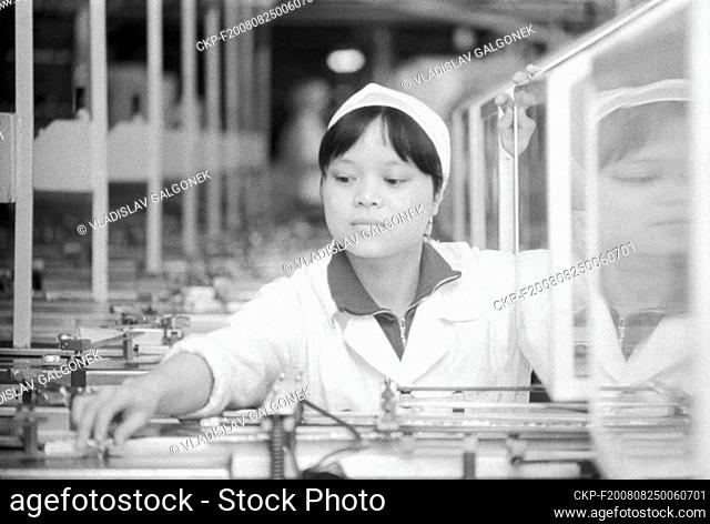 MARCH 1, 1982 FILE PHOTO***The young Vietnamese worker Nguyen Thi Lan controls the operation of the Autobal (packing) automatic line for candy boxes in ZORA...