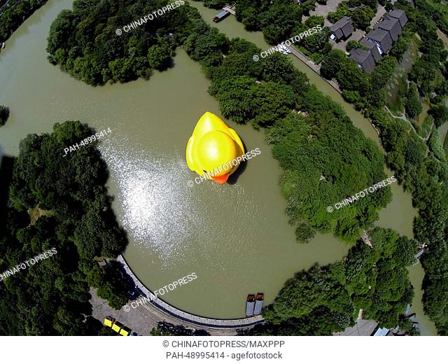 ©ChinaFotoPress/MAXPPP - HANGZHOU, CHINA - MAY 30: (CHINA OUT) An aerial view of a giant inflatable Rubber Duck designed by Dutch conceptual artist Florentijn...