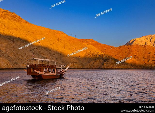 Dhow in the Fjords of Musandam, Musandam Peninsula, Sultanat of Oman
