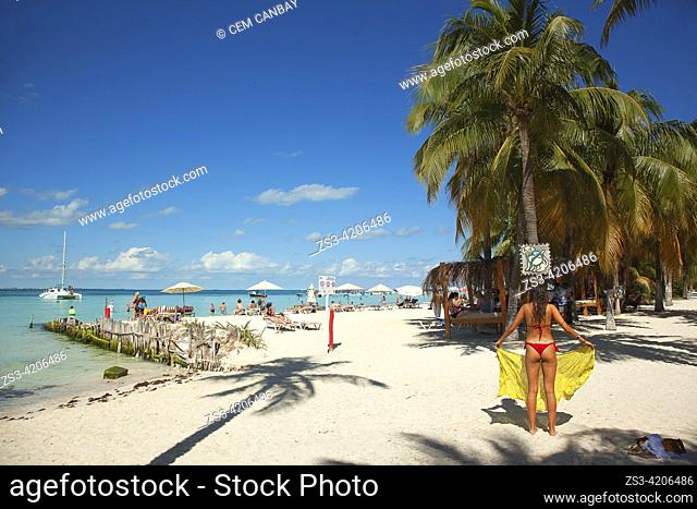Tourists sunbathing at the sandy beach Playa Norte near the town center, Isla Mujeres, Cancun, Quintana Roo, Mexico, Central America
