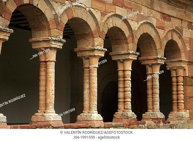 Church of St. Bartholomew (13th century), portico with arches, Atienza, Guadalajara province, Castilla-La Mancha, Spain