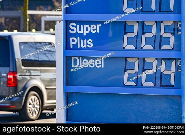 08 March 2022, Brandenburg, Frankfurt (Oder): A display panel at a gas station shows the price of gasoline. For example, a liter of diesel costs 2
