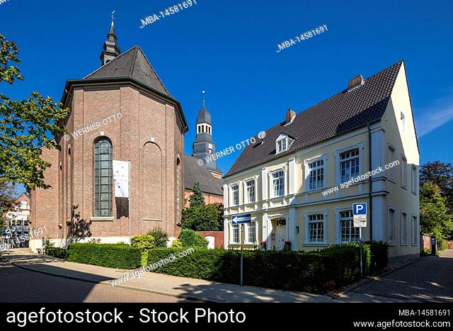Germany, Bocholt, Lower Rhine, Westmuensterland, Muensterland, Westphalia, North Rhine-Westphalia, NRW, Catholic parish church Liebfrauen, brick church