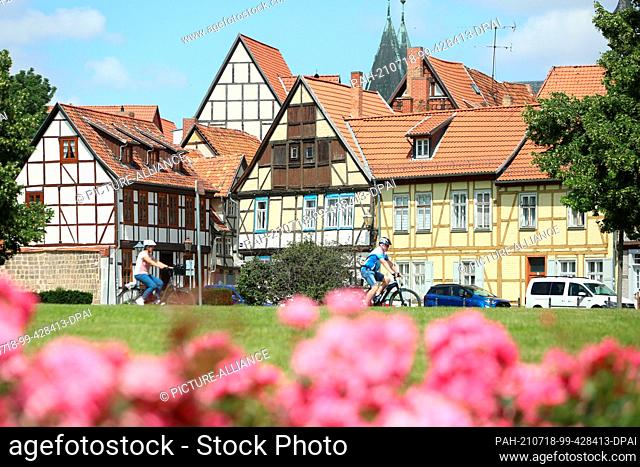 18 July 2021, Saxony-Anhalt, Quedlinburg: View of half-timbered facades in the old town. In the historic old town with its cobblestone streets