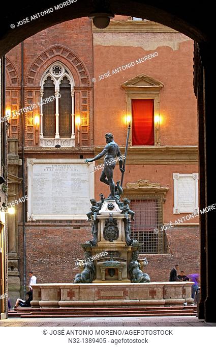 Bologna, Neptune fountain, Fontana dei nettuno, Piazza Maggiore Main Square, Emilia Romagna, Italy