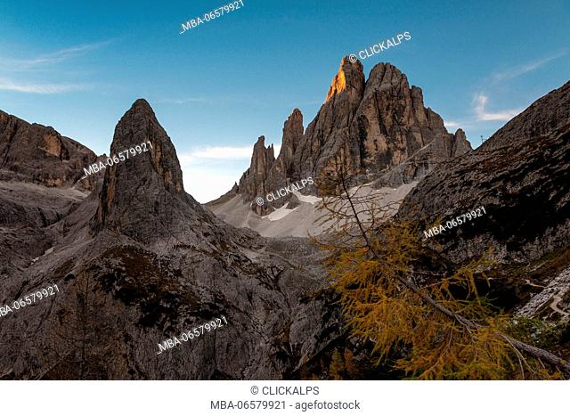 Sesto/Sexten, Dolomites, South Tyrol, Italy, Sunrise on the peaks La Lista and Croda dei Toni in Fiscalina Valley