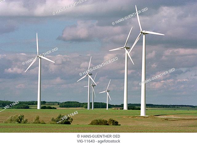 Wind power plants near Eilsleben. - EILSLEBEN, GERMANY, 27/09/1999