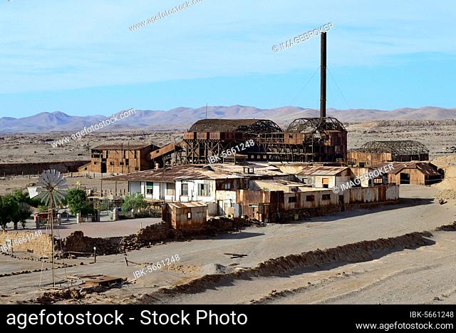 Derelict factory buildings, ghost town of Humberstone Saltpetre Works, Tarapacá region, Chile, South America