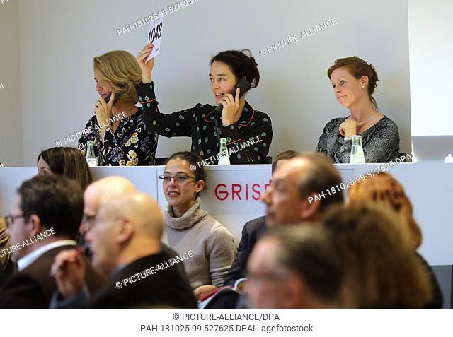 25 October 2018, Berlin: Employees of the auction house Grisebach accept telephone bids during the auction of the art dealer Bernd Schultz's collection