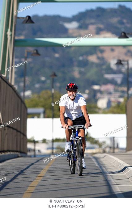 USA, California, Berkeley, Cyclist on bridge