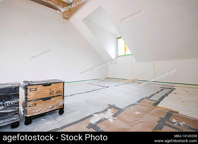 construction site, refurbishment and renovation of an apartment, covered furniture in a bare room