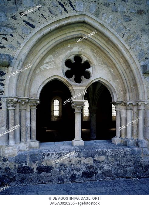 Mullioned window, Chapter House, Cistercian Abbey of L'Epau (13th-14th century, restored in 1980), Yvre-l'Eveque, Pays de la Loire, France