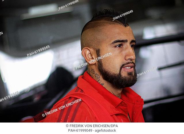 Munich's Arturo Vidal arrives to the stadium prior to the German Bundesliga soccer match between 1. FSV Mainz 05 and FC Bayern Munich at the Coface Arena in...