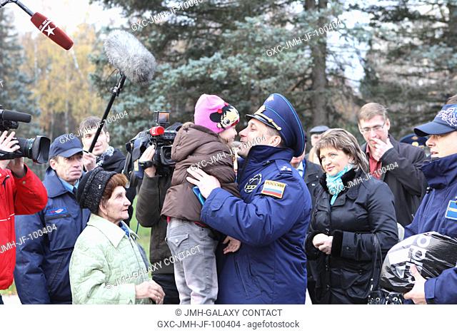 At the Gagarin Cosmonaut Training Center in Star City, Russia, Expedition 2930 Soyuz commander Anton Shkaplerov says goodbye to family members on Oct