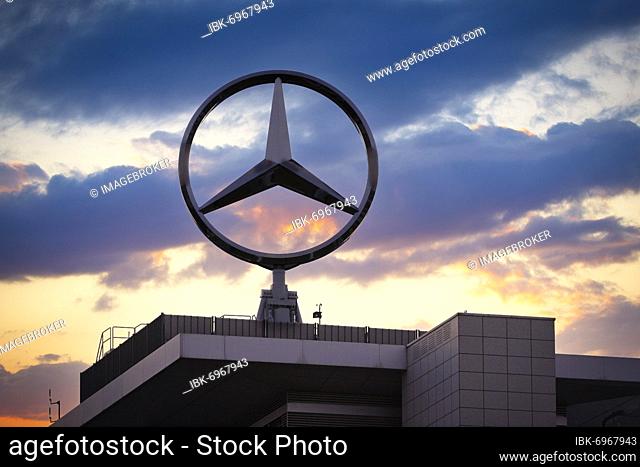Mercedes star, cloud atmosphere, Daimler, Mercedes-Benz, Group headquarters, Stuttgart-Untertürkheim, Baden-Württemberg, Germany, Europe