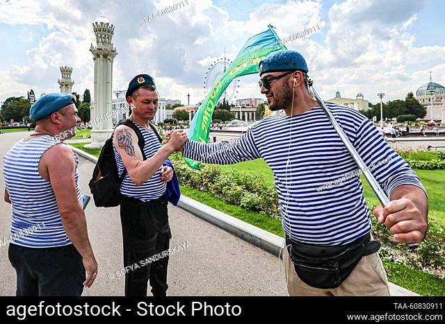 RUSSIA, MOSCOW - AUGUST 2, 2023: Former Airborne Forces servicemen greet each other in VDNKh during celebrations on Russia's Paratroopers Day