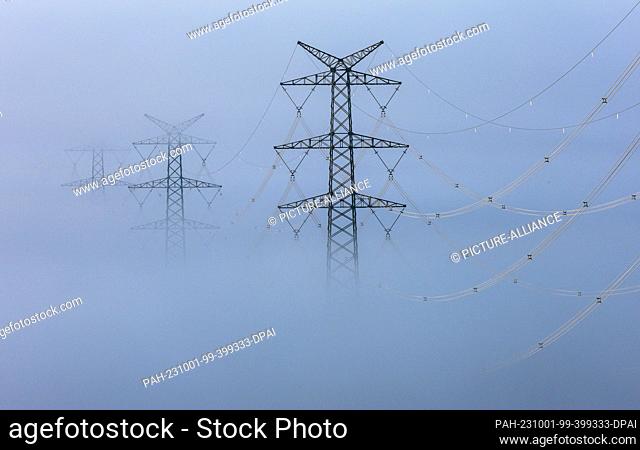 01 October 2023, Baden-Württemberg, Riedlingen: Power pylons rise out of the fog in Upper Swabia in the morning. Photo: Thomas Warnack/dpa