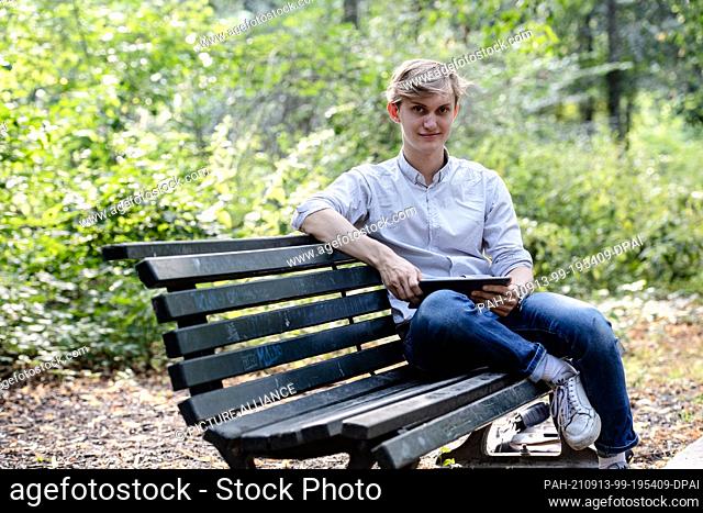 02 September 2021, Berlin: Nils Pargmann, the youngest CDU candidate for the Berlin House of Representatives, sits in a park with a tablet PC