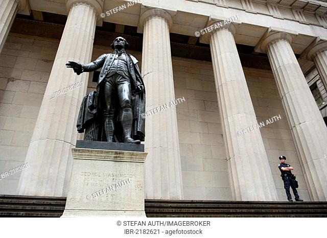 Statue of George Washington in front of the Federal Hall National Memorial, with a police officer, Wall Street, Financial District, Lower Manhattan