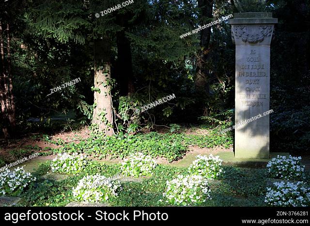 Gedenkstätte fuer ermordete Widerstandskaempfer gegen das Dritte Reich auf dem Sennefriedhof in Bielefeld, Foto: Robert B. Fishman, ecomedia, 4.8.2012
